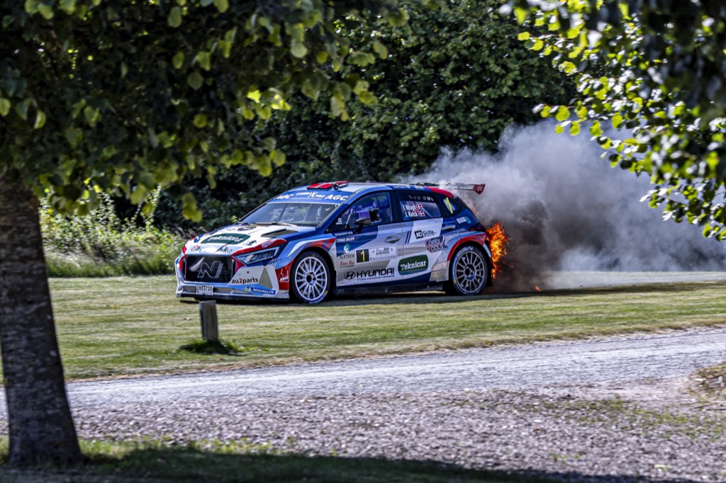 Med flammer fra Hyundaien stoppede løbet før tid.
(Foto: Mark Lundemann Nielsen)